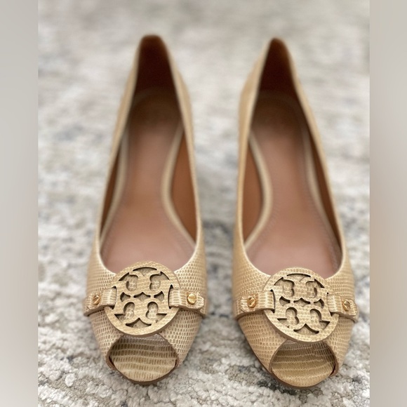 Tory Burch Sally Snake Print Wedge Heels Size 8 Womens Beige Worn Once - Picture 3 of 10